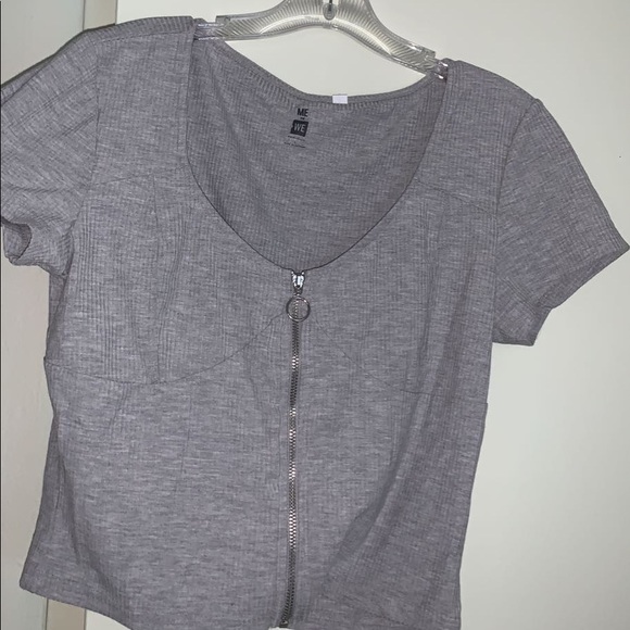 Me to We Tops - 🌸2 for $12 NWOT Grey zip up shirt